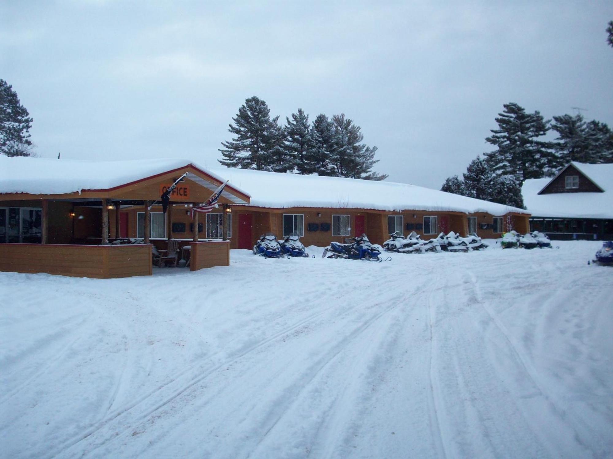 Hiawatha Lodge Inn Eagle River Exterior foto